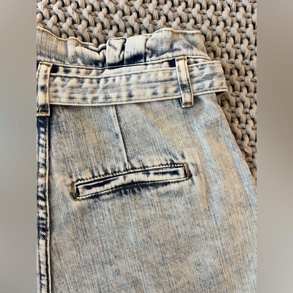 NWT Blank NYC Light Denim Acid Wash Paper Bag Shorts with Belt - Picture 6 of 11